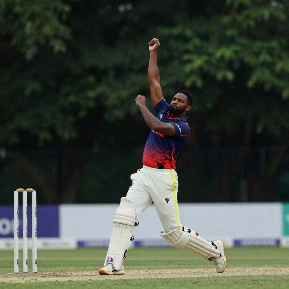 ঢাকা টেস্ট, তৃতীয় দিনের চা-বিরতি: ৬১ রানে এগিয়ে বাংলাদেশ, কিন্তু লড়াই এখনো অমীমাংসিত